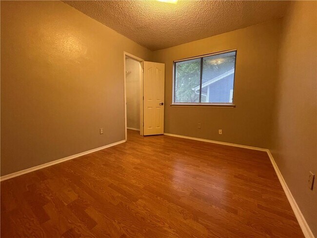 Building Photo - 8406 Birmingham Dr