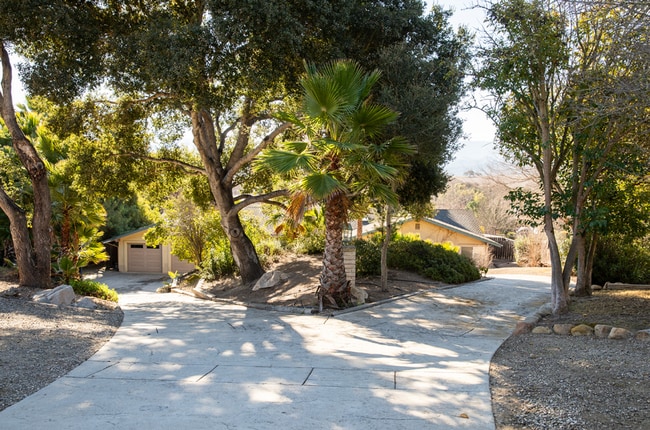 Building Photo - Janin Acers - Pool - Pet Friendly - FURNISHED OR UNFURNISHED