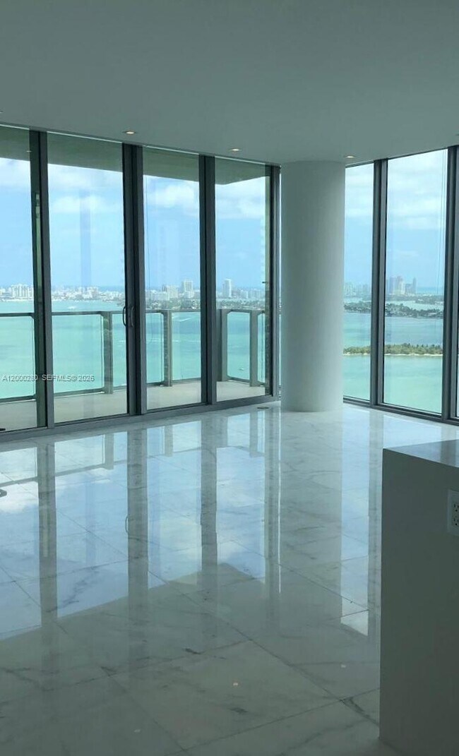 Building Photo - 2900 NE 7th Ave