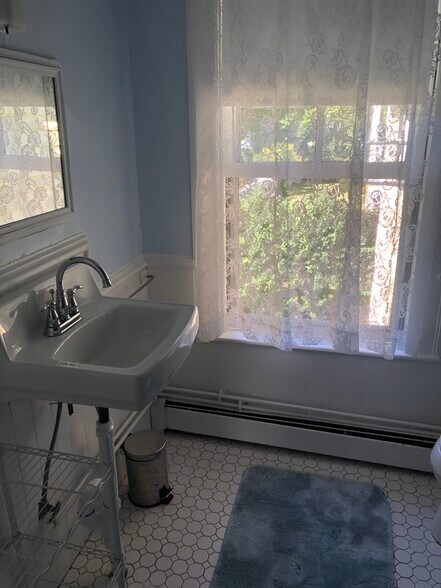 Building Photo - 79 Caswell St