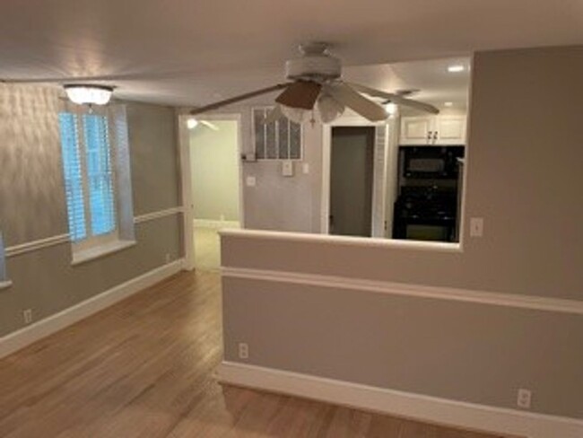 Building Photo - 1BR in Georgetown East Village WITH PARKIN...