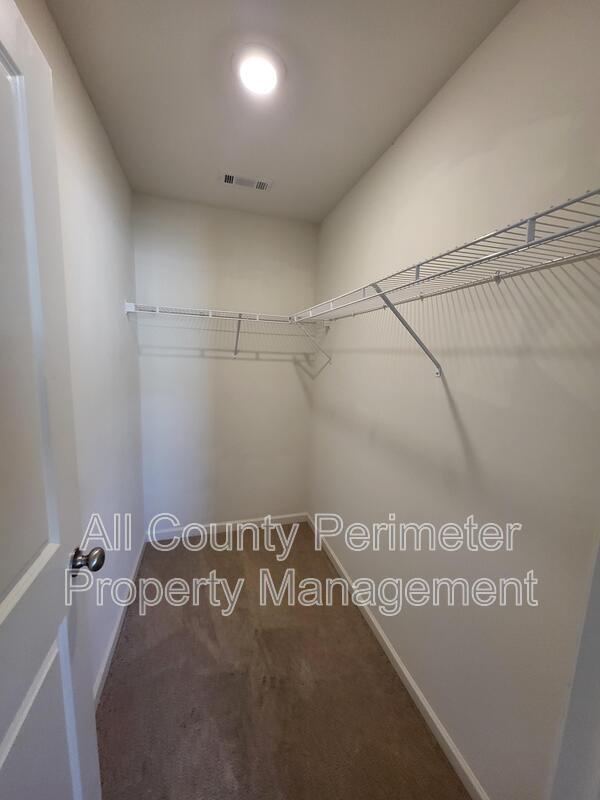 Building Photo - 5163 Madeline Pl