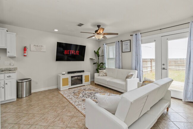 Building Photo - 316 E Monroe St