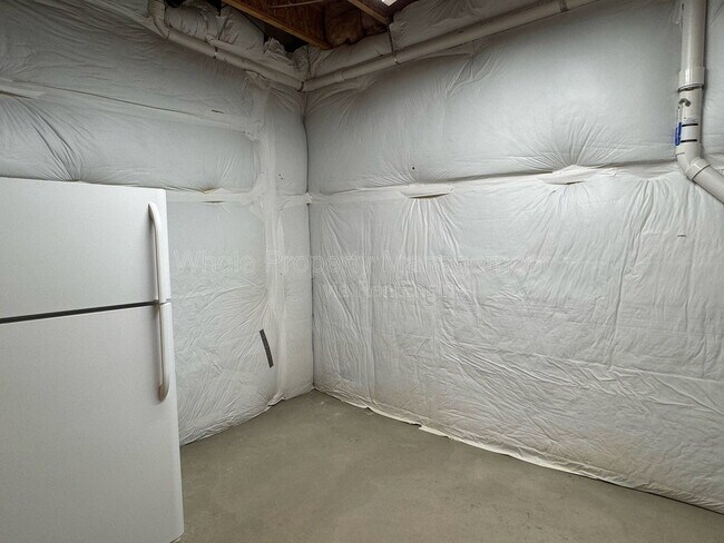 Building Photo - 6771 Larsh Dr