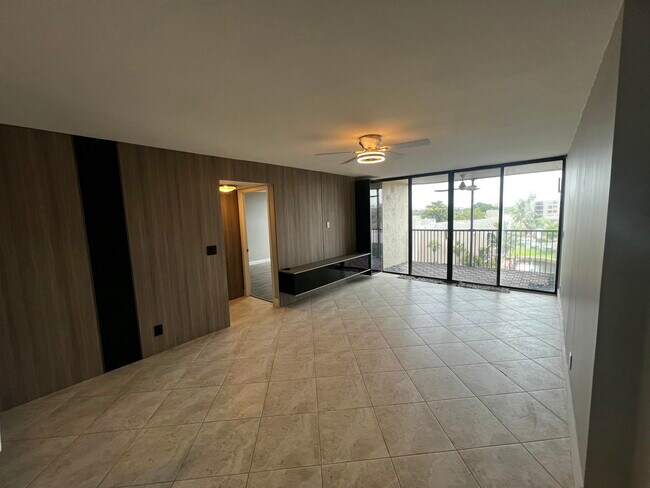 Building Photo - 17 Royal Palm Way