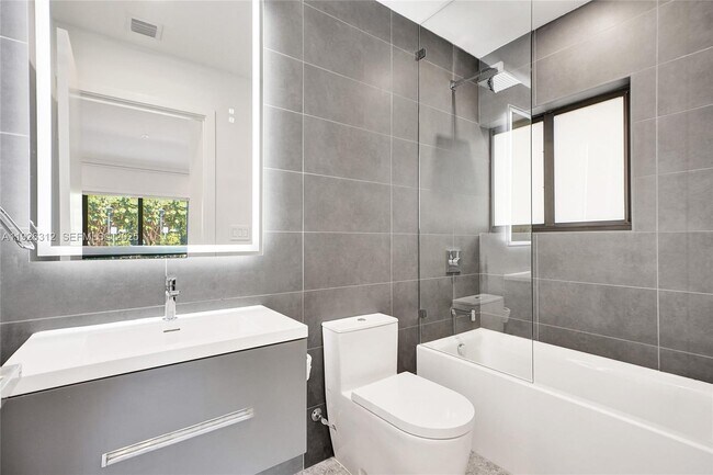 Building Photo - 200 Sunrise Dr