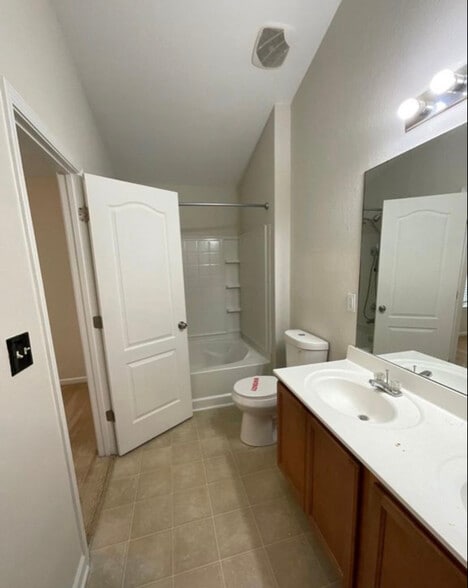 Building Photo - 6941 Rogers Point