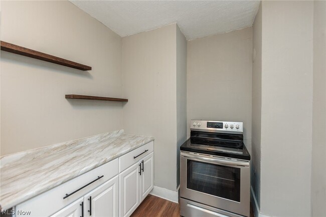 Building Photo - 1519 Ridgewood Ave