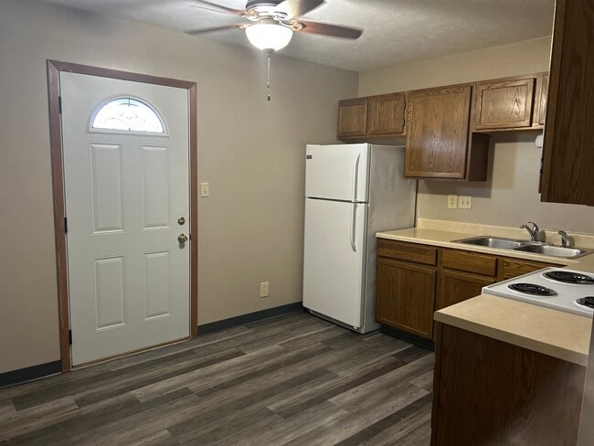 Building Photo - South Pine Apartments