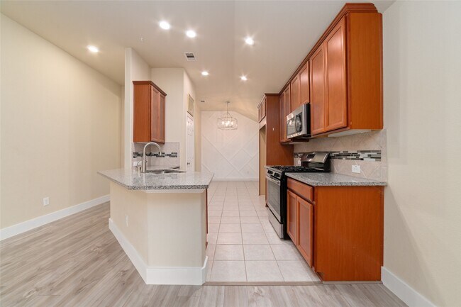 Building Photo - 15615 Whispering Green Dr