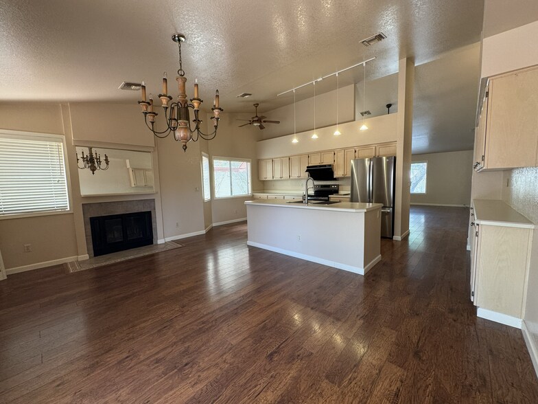 Building Photo - 7692 E Dayview Cir