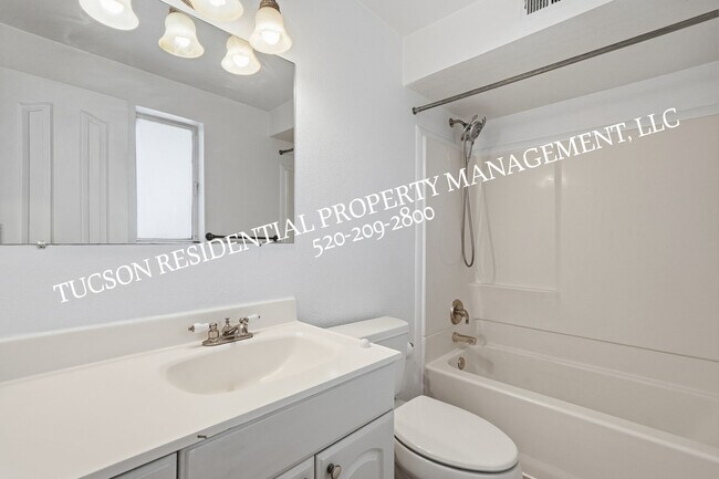 Building Photo - 2402 S Calle Yucatan