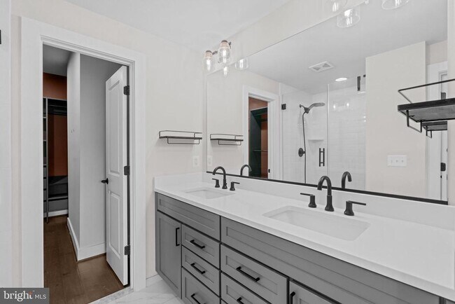 Building Photo - 5284 Ridgeview Retreat Dr