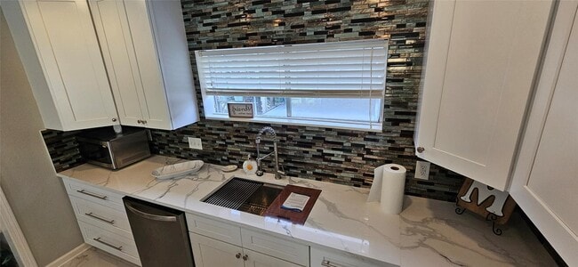 Building Photo - 1643 Railroad St