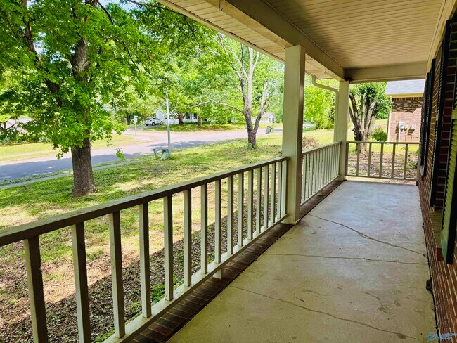 Building Photo - 268 Pops Corner