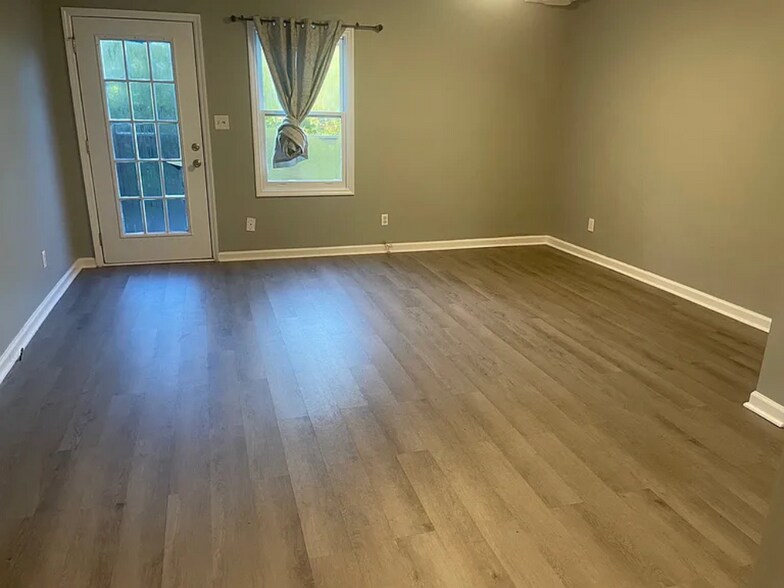 Building Photo - 117 Eaglewood Way