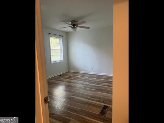 Building Photo - 572 Lancelot Dr