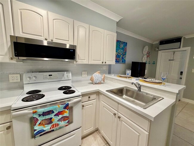 Building Photo - 1480 S Ocean Blvd