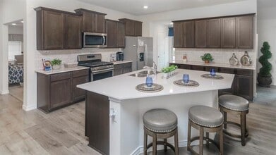 Building Photo - 1403 Forever Wy