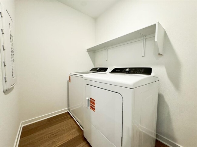 Building Photo - 130 Golden Bell Wy