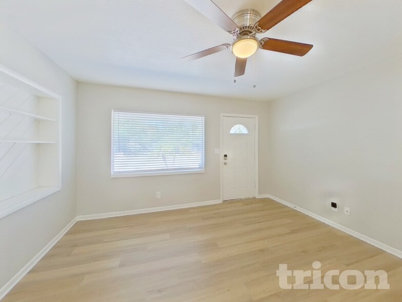 Building Photo - 2413 Park St N