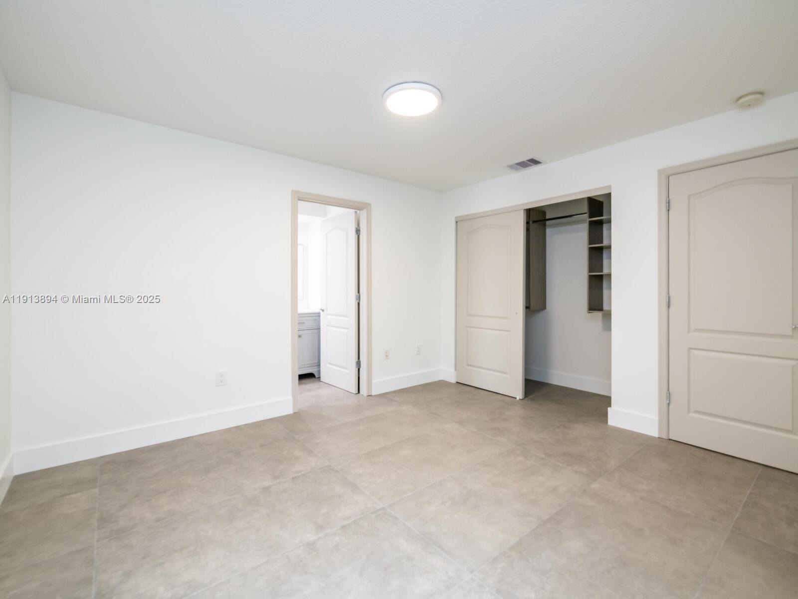 Building Photo - 20729 NE 32nd Ave