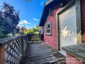 Building Photo - Adorable and unique upstairs studio