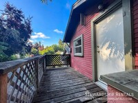 Building Photo - Adorable and unique upstairs studio