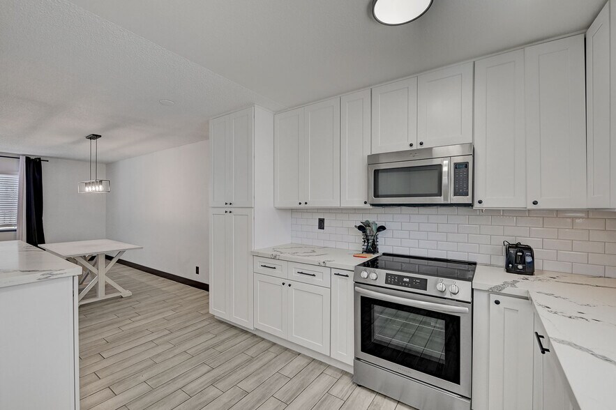 Building Photo - 573 Greenbriar Townhouse Way