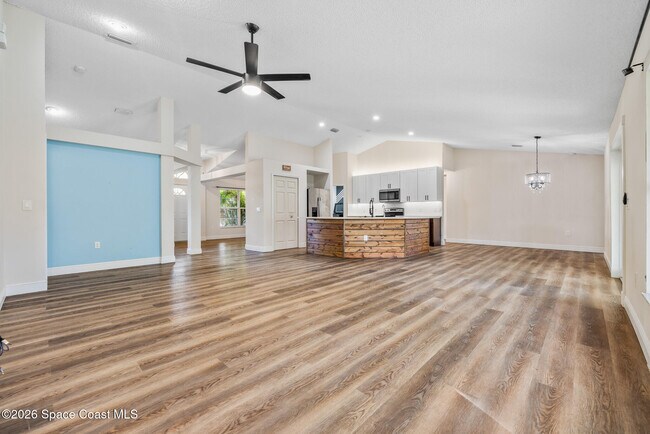 Building Photo - 1126 Ruby St SE