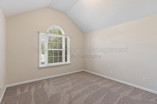 Building Photo - 296 Southbank Dr