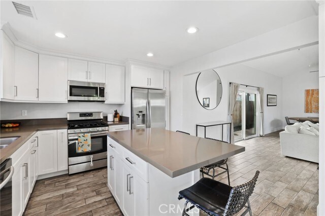 Building Photo - 630 Indianapolis Ave