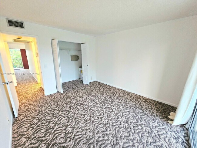 Building Photo - 13250 SW 7th Ct