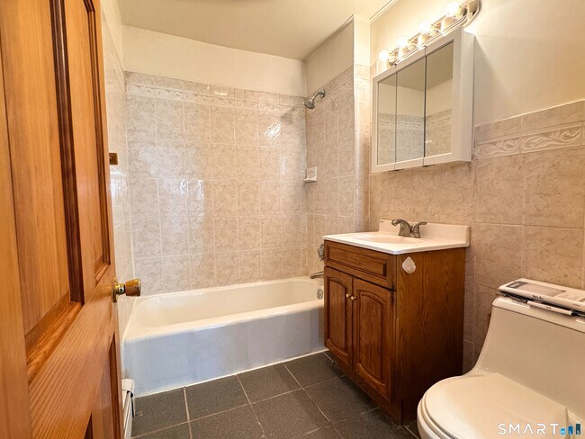 Building Photo - 5 Church St