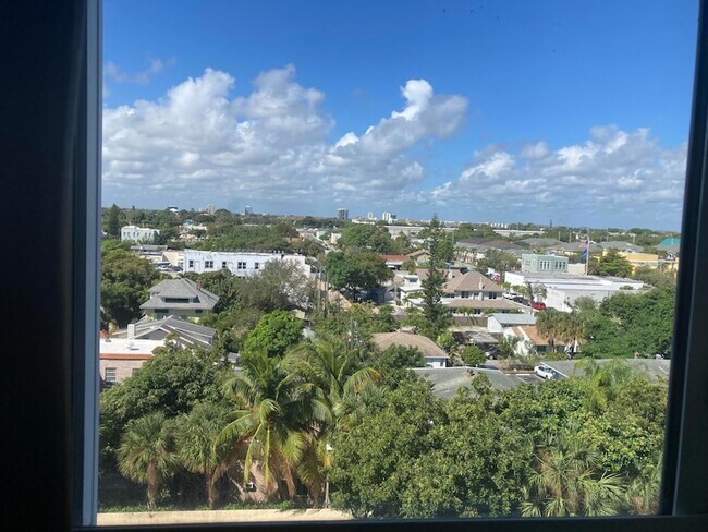 Building Photo - 1617 N Flagler Dr
