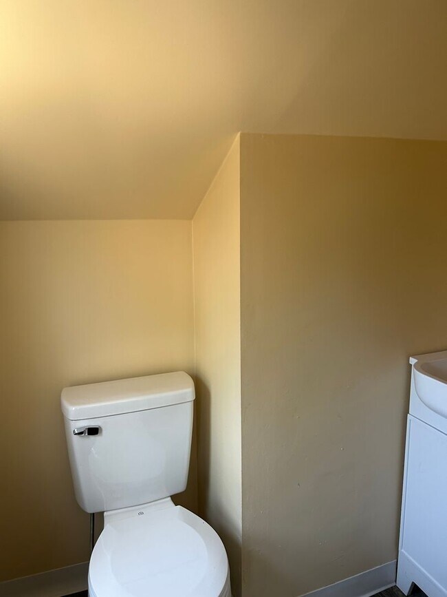 Building Photo - Brick 4 Bedrooms house is South Euclid With 2 Cars Detached Garage for Rent