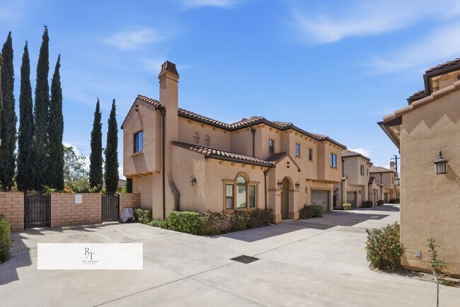 Building Photo - Beautiful Mediterranean Luxury Home in Exclusive Gated Villa Sierra, Arcadia