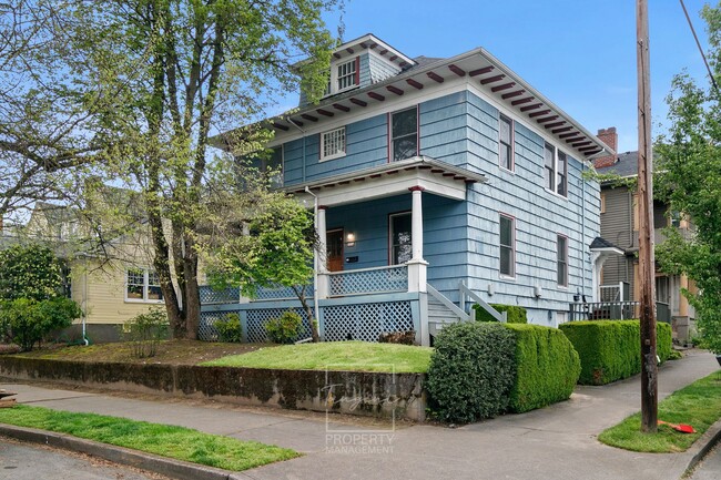 Building Photo - MADISON &amp; 23rd DUPLEX (DDL-002-B)