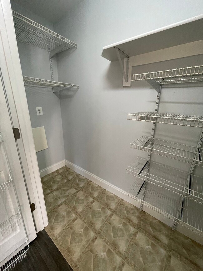 Building Photo - 3128 Headrow Cir