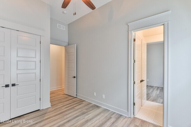 Building Photo - 10504 Meeting St