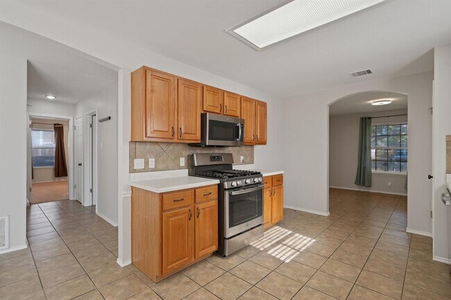 Building Photo - 108 David Dr