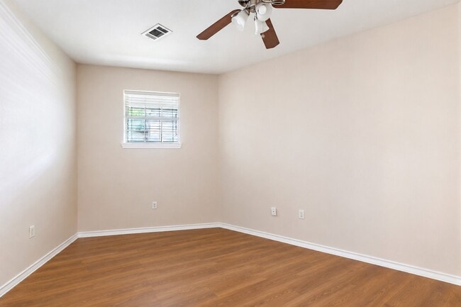 Building Photo - 108 Harbour Town Cir