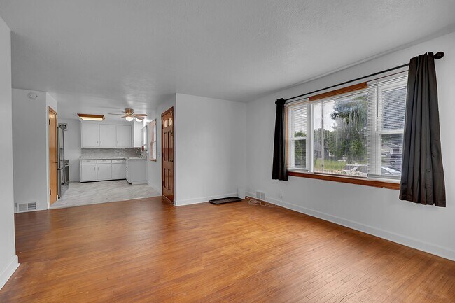 Building Photo - 76 Stearns Ave