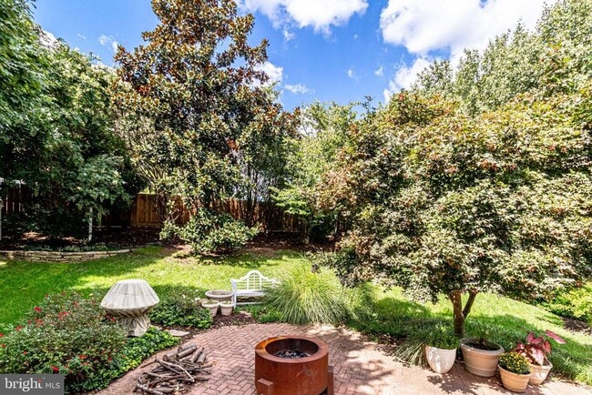 Building Photo - 6122 Bayliss Pl