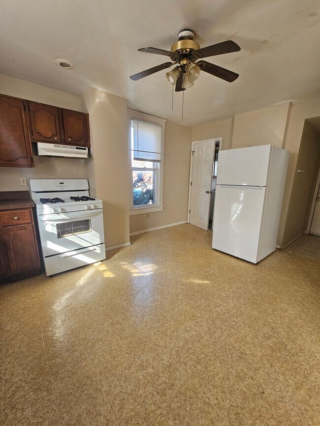 Building Photo - 349 10th St