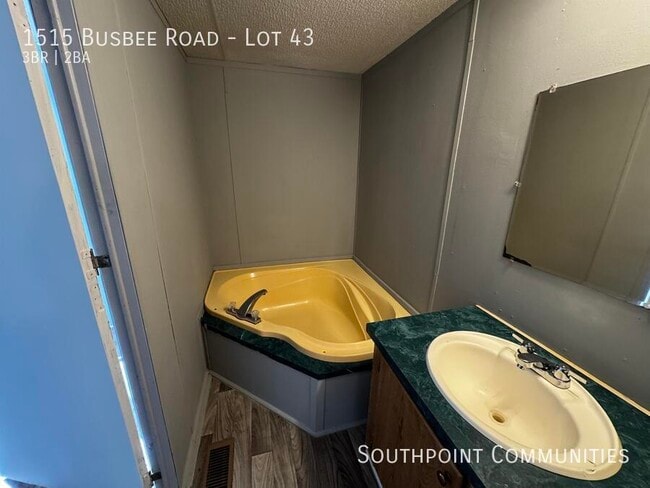 Building Photo - 1515 Busbee Rd