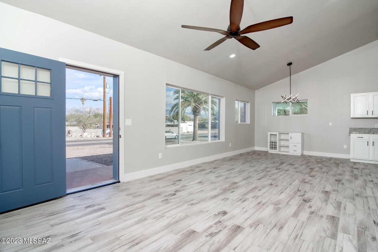 Building Photo - 892 E Glenn St