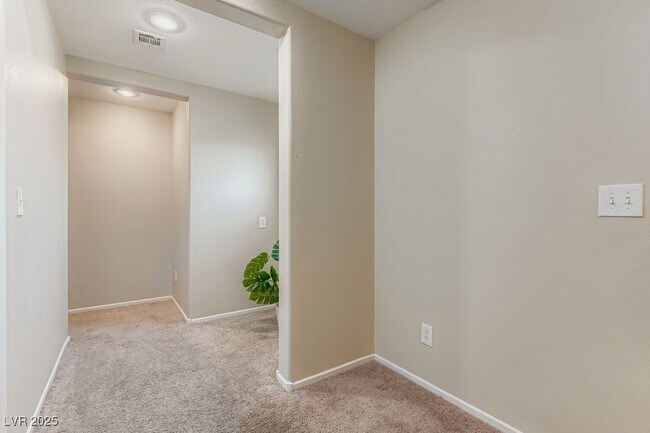 Building Photo - 9519 W Wooded Heights Ave