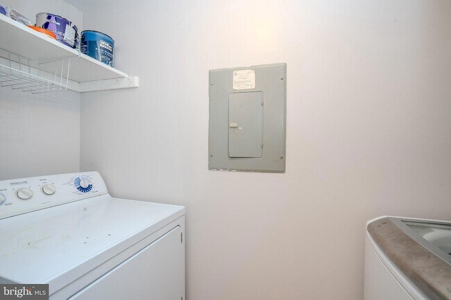 Building Photo - 8304 Tamarron Dr