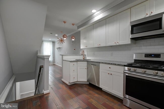 Building Photo - 16 N Bradford St